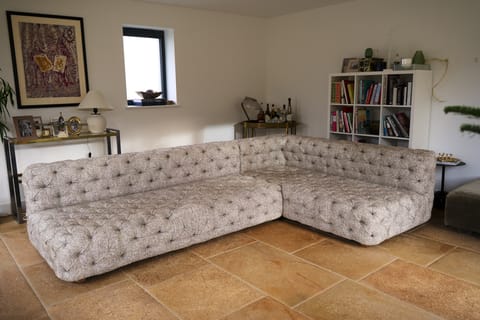 George Smith Bespoke Deep-Buttoned Corner Sofa (photo 2)