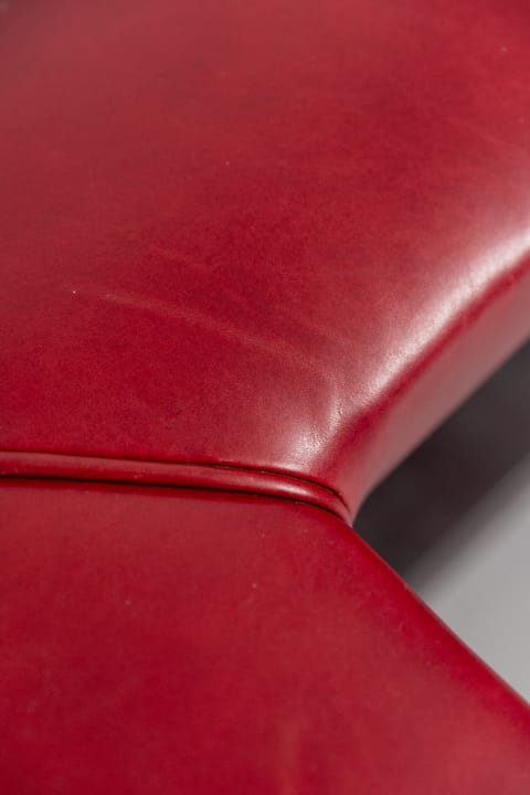 Pair of Club Fenders in Red Leather and Wrought Iron (photo 2)