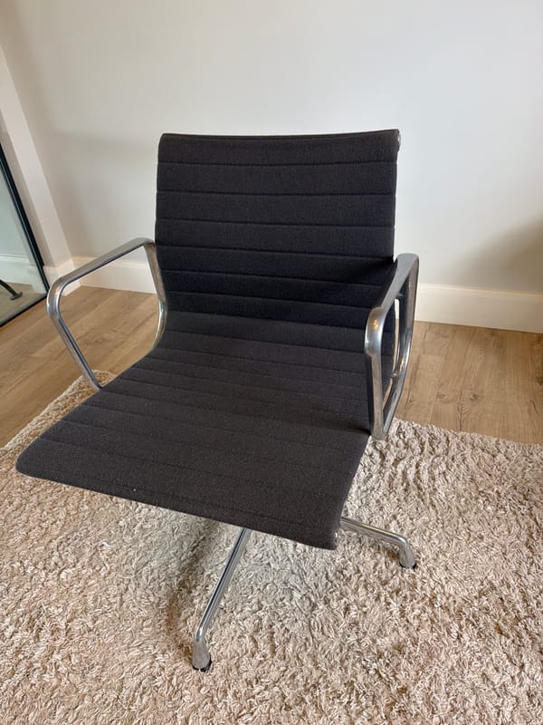 Vitra Eames aluminium office chair, Balck Fabric